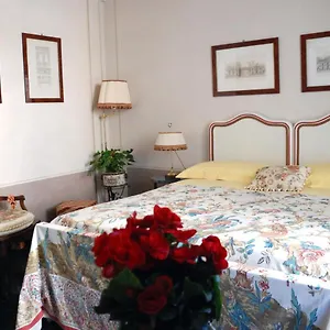 Bed & Breakfast Flowers, Genoa