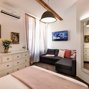 Bed & Breakfast Old Port, Genoa